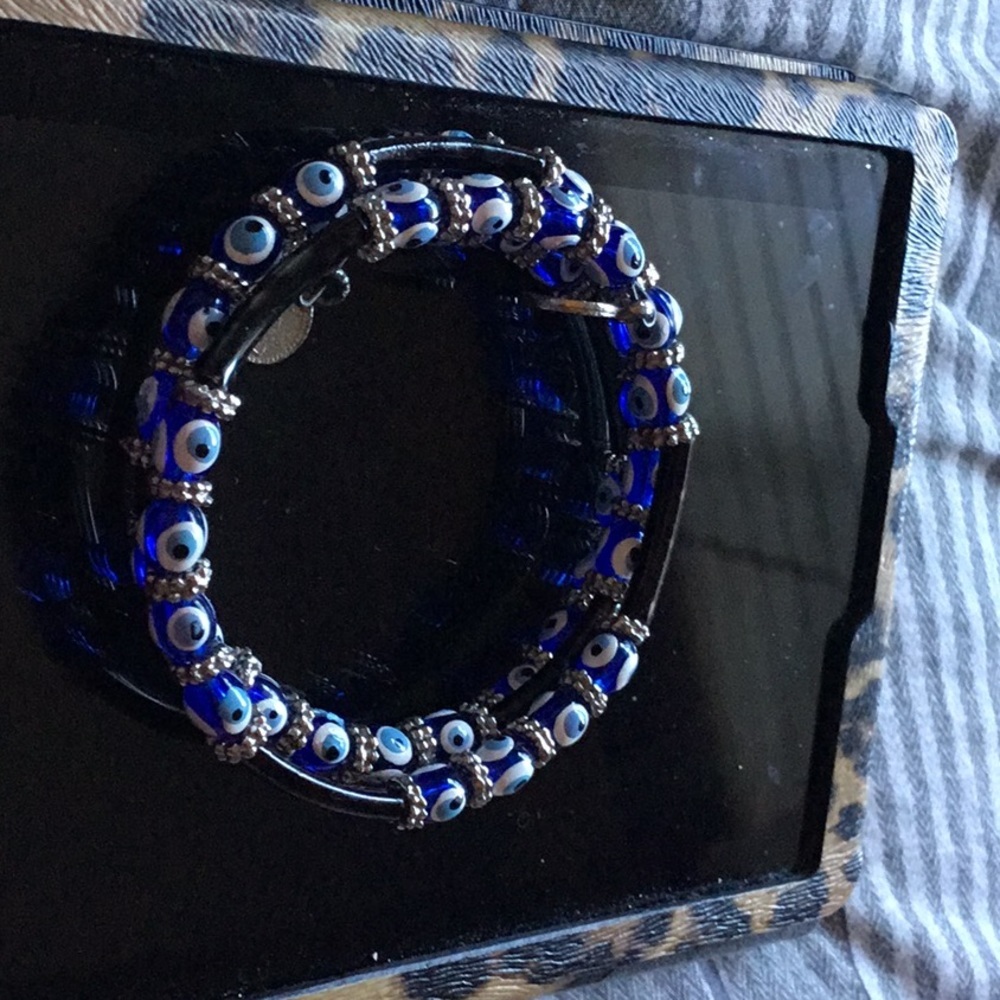 ❤️Beautiful wrap around bracelet in blues! - Picture 2 of 4